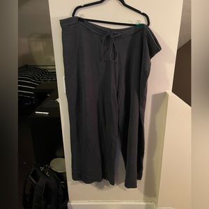 Women’s plus size wide leg knitted pants . Sz 28 UK